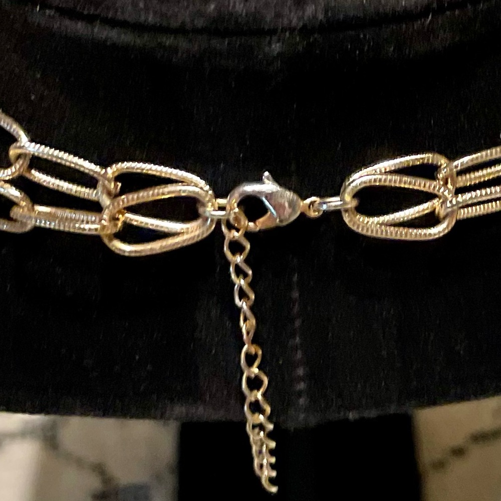 Elegant Gold Necklace - Picture 2 of 2